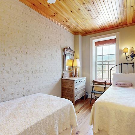 North Star Manor Apartment Уейнсвил Екстериор снимка
